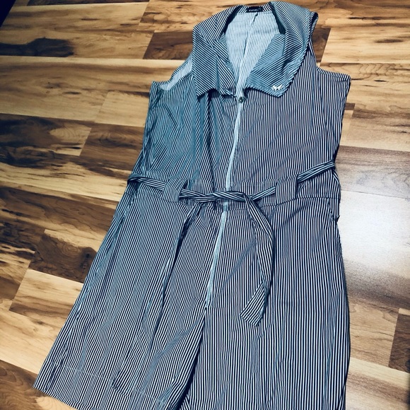 Romper with belt and front zipper🌼🌻 - Picture 1 of 7